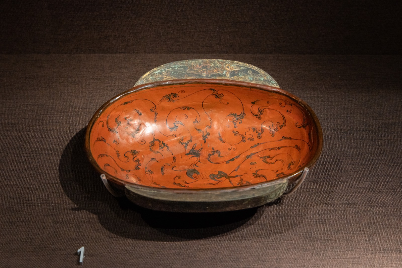7 鎏金铜釦绘神兽云纹漆杯（閜） 2010年江苏省扬州市西湖镇中心村高南组1号墓 西汉中期