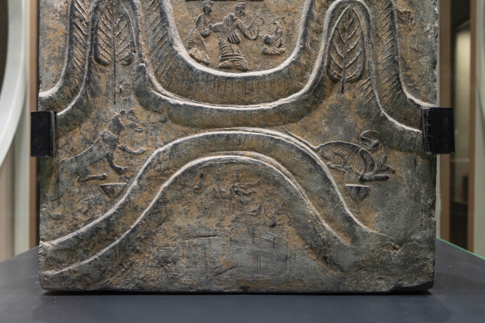 9 门阙山峦猛虎画像砖 汉代 襄阳南漳县九集镇马家洲村汉墓出土