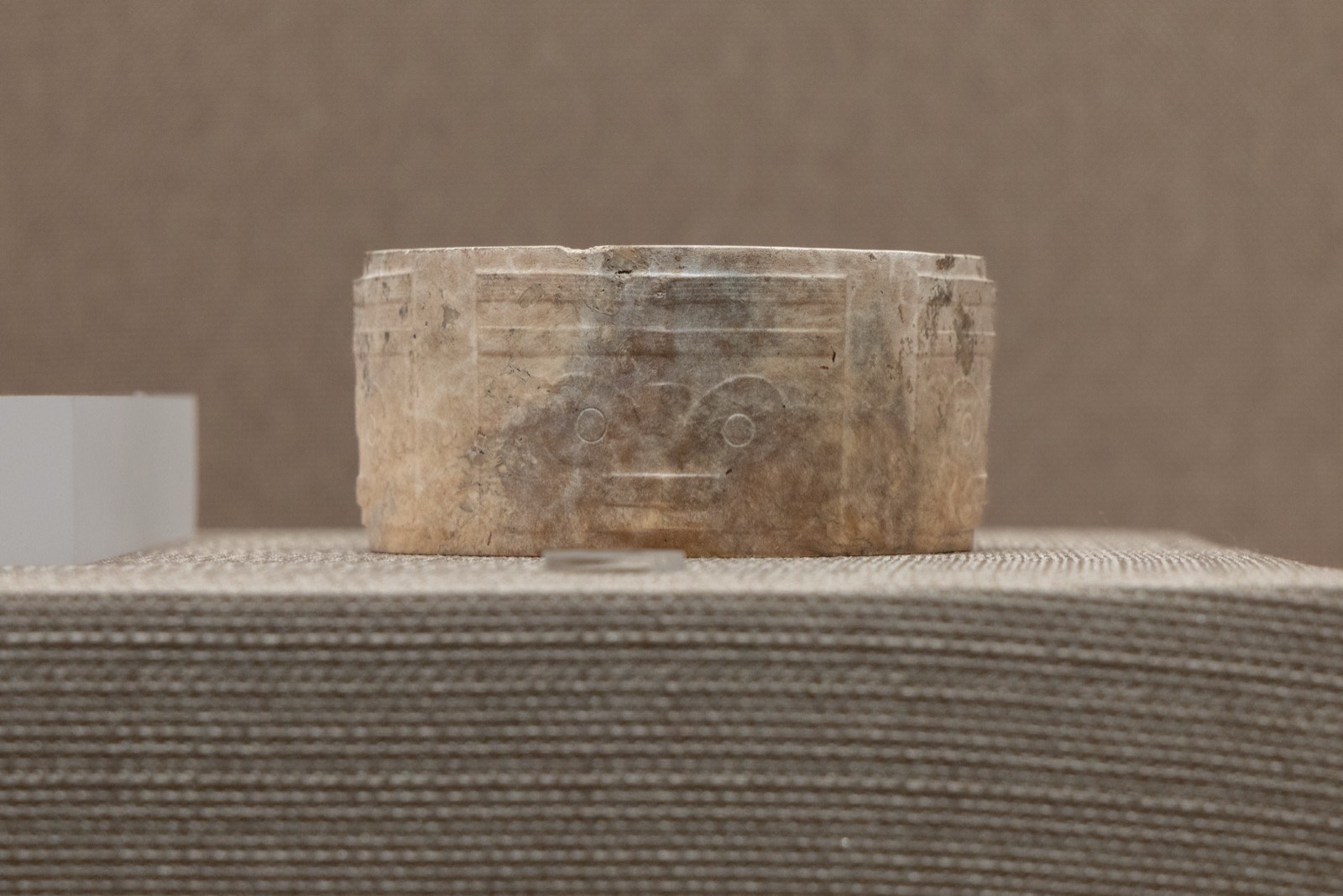 15 兽面纹玉琮 常州寺墩遗址出土 良渚文化（公元前3300~前2200年）